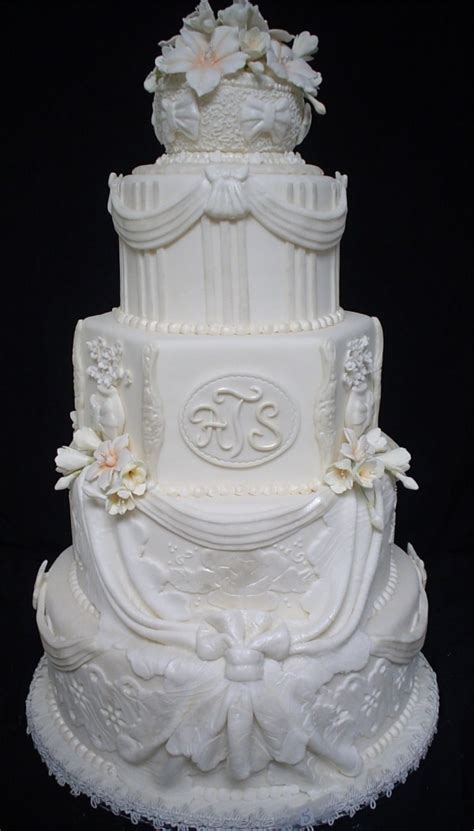 Victorian Elegance By Design Me A Cake Winter Wedding Cake Victorian Wedding Cakes Ivory