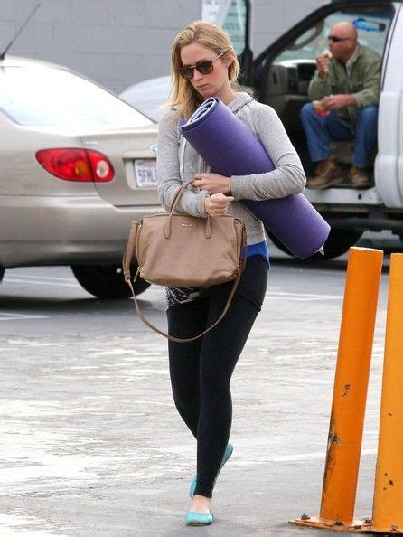 Emily Blunt Goes To Her Yoga Class Emily Blunt Pregnant Celebrities