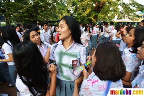 Foto Rayakan Kelulusan Siswa Smu Di Blok M Coret Coret Seragam