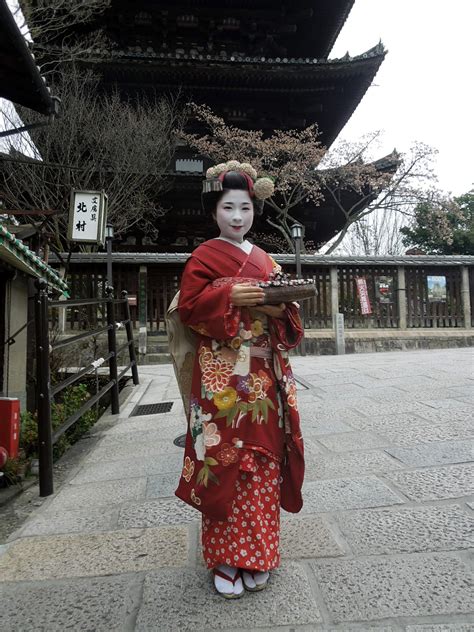 The traditional Japanese Kimono. #Osaka | Traditional japanese kimono, Japanese kimono, Japanese ...