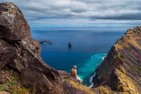 It runs from the east coast parkway near changi airport in the east to tuas in the west, and has a total length of 42.8 kilometres (26.6 mi). Admiring the view at Rano Kau, Easter Island, Chile