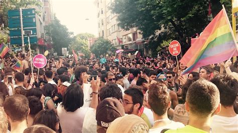 La Gay Pride D Istanbul S V Rement R Prim E Par La Police Aujourd Hui