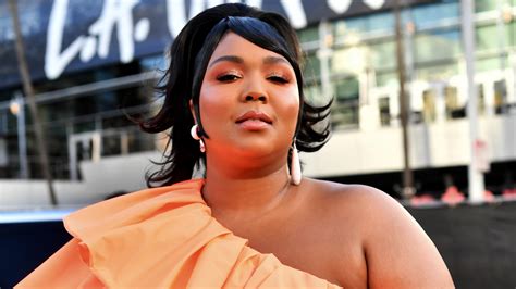 Lizzo (@lizzo) on tiktok | 574.1m likes. Lizzo Responds To Body Shamer: She's Successful Because ...