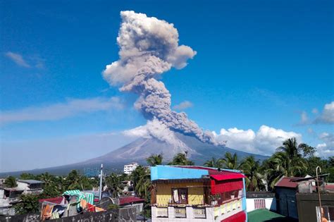 Mt Mayon Continues To Belch Out Ashes Lava The Filipino Times