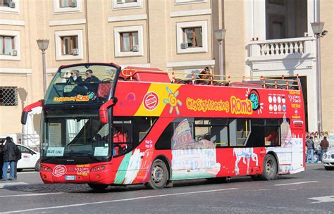 Visitez Rome à Bord Dun Bus Touristique Hop On Hop Off Destination