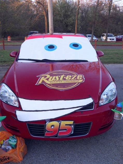 Would you consider decorating your car during the festive period? 16 Ways to Decorate Your Car For Trunk or Treat - Tip Junkie