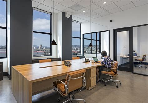 Go Inside 3 Incredibly Chic Office Spaces Chic Office Space