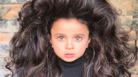 Une Fille De 7 Ans A Conquis Le Réseau Avec Ses Cheveux Magnifiques