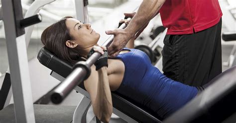 bänkpress är tveklöst en av de populäraste styrkeövningarna på gymmet hälsa and fitness