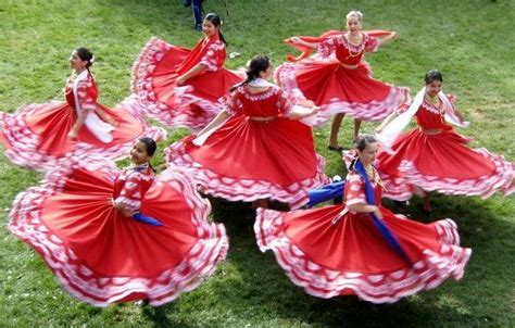 This traditional fish soup is usually prepared using freshwater fish from the rivers of paraguay, given the country's distance from the nearest ocean. Paraguay - Entertainment? | Mi Hermoso PARAGUAY | Pinterest | Traditional, South america and Art ...