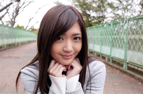 Hana Aoyama Photo Gallery