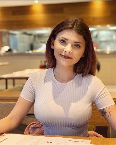 Dining Nudes 2busty2hide NUDE PICS ORG
