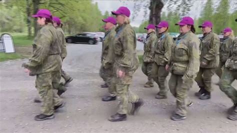 Temendo Invasão Russa Mulheres Começam A Fazer Treinamento De Defesa