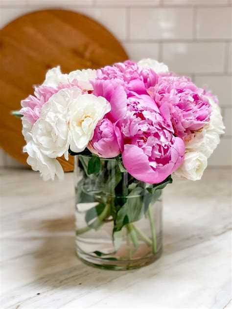 Peony Tips And Tricks For A Beautiful Arrangement Modern Glam In Peony Flower