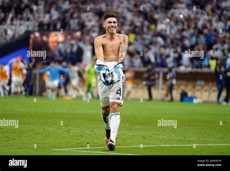 Argentinas Gonzalo Montiel Celebrates Scoring The Winning Goal During