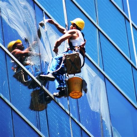 Buena Limpieza Limpieza De Vidrios De Edificios En Las Condes