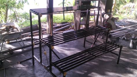 Rak bunga bisa jadi dekorasi cantik untuk hiasan dalam rumah. STEELDECO ENTERPRISE: RAK PASU BUNGA 3 TINGKAT