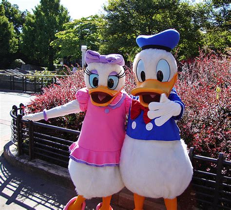 Donald And Daisy Duck Central Plaza Disneyland Paris Flickr