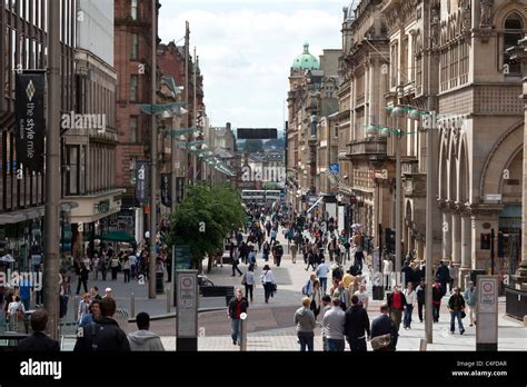 Buchanan Street the main shopping street in Glasgow. Photo:Jeff Gilbert