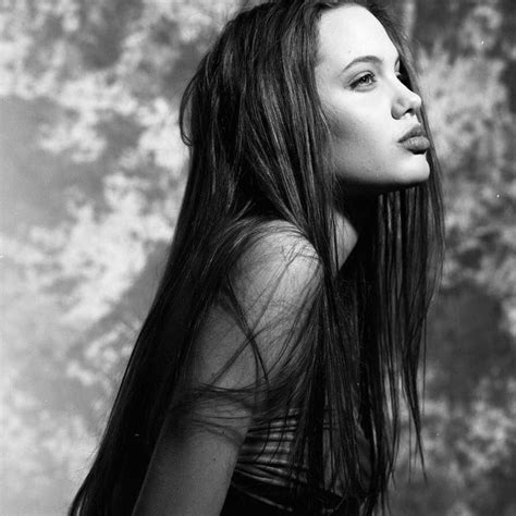 Pin By Alisa Ras On Faces In 2020 Black And White Portraits Angelina Jolie Young Angelina Jolie
