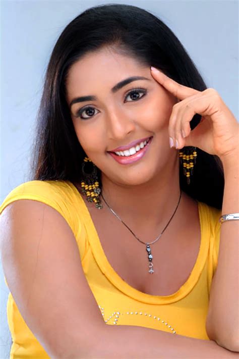 NAVYA NAIR CUTE MALAYALAM ACTRESS MODERN STYLE DRESS HQ WALLPAPER PHOTO PLUS GOLD Big Size