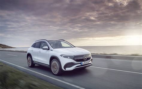 The new eqa with its iconic outline is cruising into a new age with unrivalled confidence, all the while impressively setting new standards at mercedes‑benz in terms of sporty design and sustainability. Mercedes-Benz EQA : un nouveau VUS électrique en petit ...