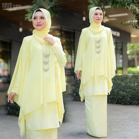 Baju kurung kebanyakan berwarna polos, namun akan terlihat apik jika dikombinasikan dengan warna hijab yang pas serta aksesoris yang dapat mempercantik tampilannya. Baju Kurung Light Yellow - Syafiqah Muslimah Shop