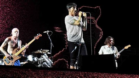 Red Hot Chili Peppers Brisbane Review Guitar Smashing Start For World