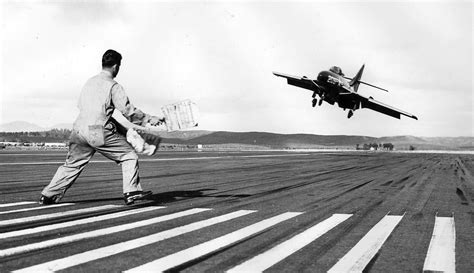 Us Navy Aircraft History Waving Them Aboard The Lso