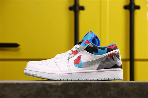 Built with leather, the upper appears with a white base overlaid by university blue, supported by a padded collar and perforated toe box. 2019 Air Jordan 1 Retro Low N7 White Blue-Silver 852542 ...