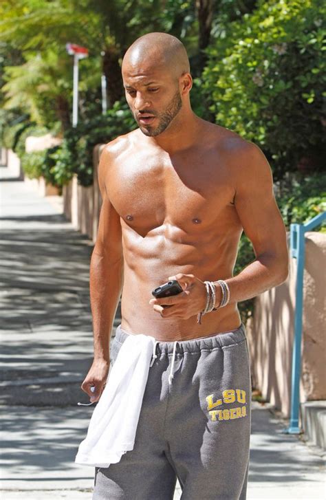 Ricky Whittle Paparazzi Shirtless And Bulge Photos Gay Male Celebs Com Sexiz Pix