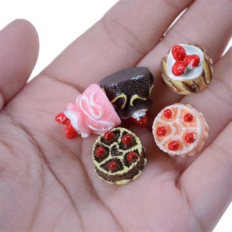 5pcs Miniature Dollhouse Accessories Lovely Mini Cakes 112 Baby Doll