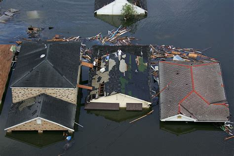 Hurricane Katrina Powerful Photos Of The Storm That Devastated New