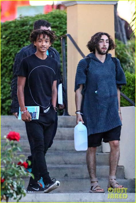 Jaden Smiths Dad Will Smith Helps Fan Announce Her Pregnancy See The