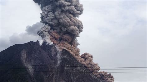 The Active Volcano In Peru Huaynaputina Youtube