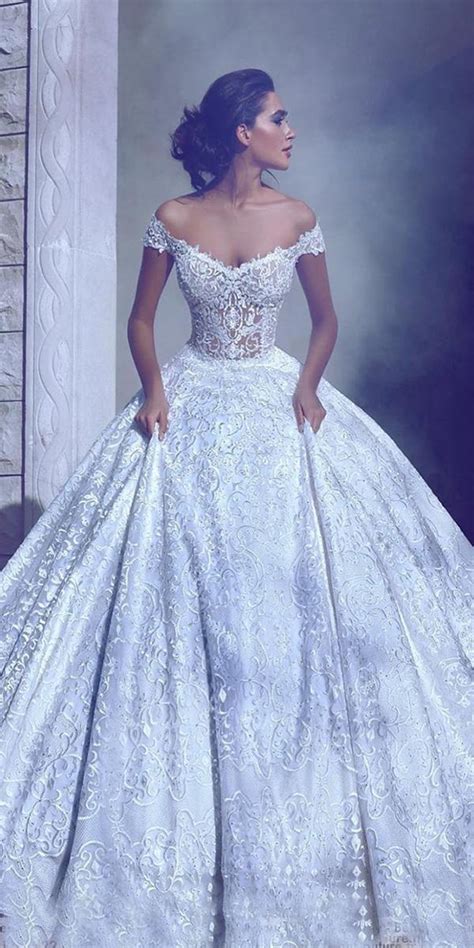 Many of them are coming up with classical or bohemian designs, using lace. 21 Wedding Dresses 2018 From Top Designers | Wedding ...
