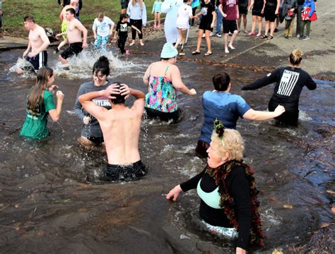 Freezin For A Reason Many Take Part In Salvation Armys Polar Plunge Fundraiser News Sports