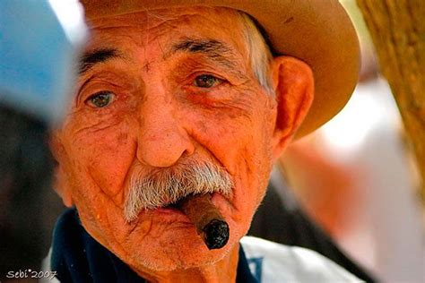 Pobres Viejos Cubanos Com Imagens Cuba