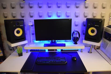 Shop workstation desks and studio furniture online with the lowest price, fast shipping and great service from rspe audio. $334 Minimalist Bedroom Studio Desk Guide | Pro Music Producers