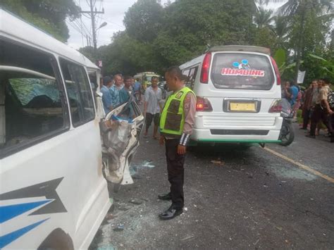 Kecelakaan Maut Sopir Angkot Tewas Dan Belasan Penumpang Dilarikan Ke