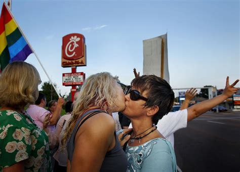Kiss In Protests At Chick Fil A Photo 1 Pictures Cbs News