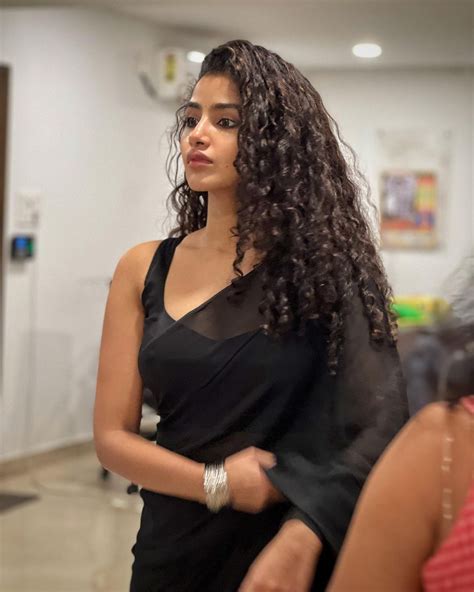 Anupama Parameswaran Is Hot To The Touch In A Black Saree Iwmbuzz