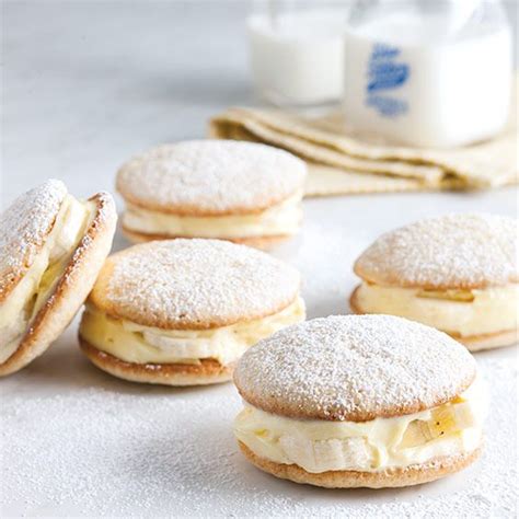 Pour into shells and refrigerate for at least 2 hours. Banana Pudding Whoopie Pies - Paula Deen Magazine | Recipe ...