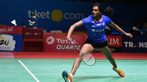 japan open pv sindhu crashes out after a second successive defeat to local favourite akane