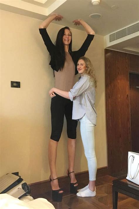 15 Tallest Women From Around The World Youtube Gambaran