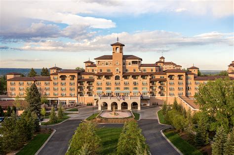 Why You Should Stay At The Broadmoor In Colorado Springs