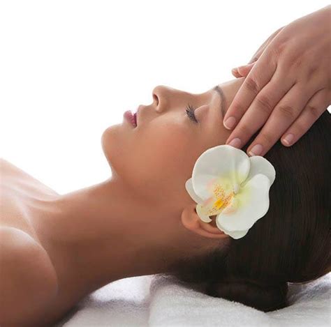 female body massage by male therapist delhi