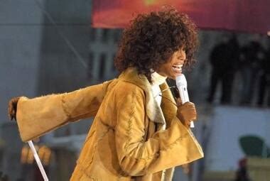 Ex Marido De Whitney Houston Disse Que A Cantora Era Bissexual O TEMPO