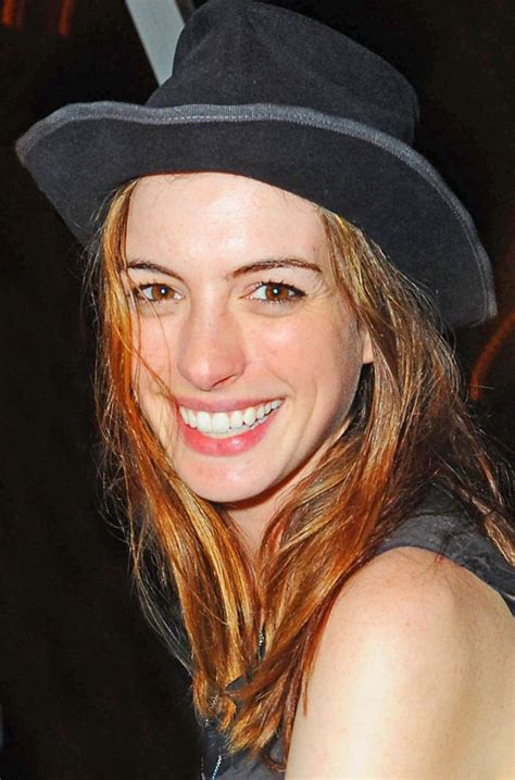 Anne Hathaway Celebrity Look Celebrity Pictures Anne Hathaway Pics