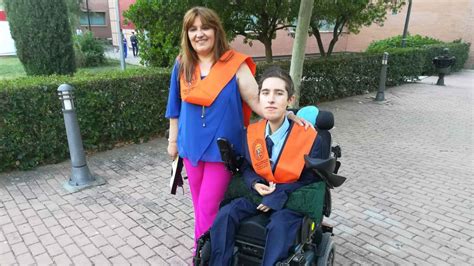 Goyi La Madre Coraje Que Se Ha Graduado Junto A Su Hijo Con Discapacidad